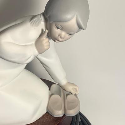 Lladro Figurine - Girl w/ Slippers
