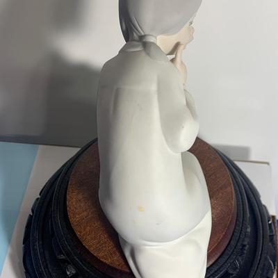 Lladro Figurine - Girl w/ Slippers