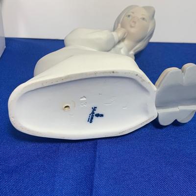 Lladro Figurine - Girl w/ Slippers