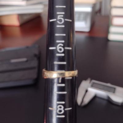 Men's 10K Gold Wedding Band 2.8 Grams- Size 7