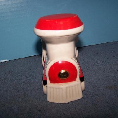 LOT 5 MCM SANTA & ELF TRAIN ENGINE BANK