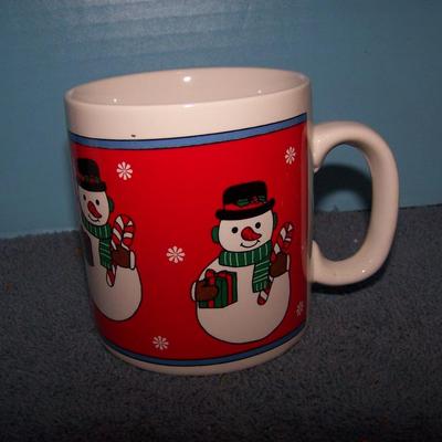LOT 18 GREAT CHRISTMAS STUFF--DEBBIE MUMM TELCO plus