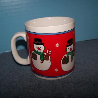 LOT 18 GREAT CHRISTMAS STUFF--DEBBIE MUMM TELCO plus