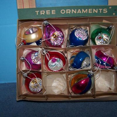 LOT 21 BEAUTIFUL VINTAGE GLASS CHRISTMAS ORNAMENTS -- POLAND