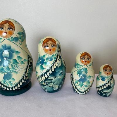 5 Russian nesting dolls