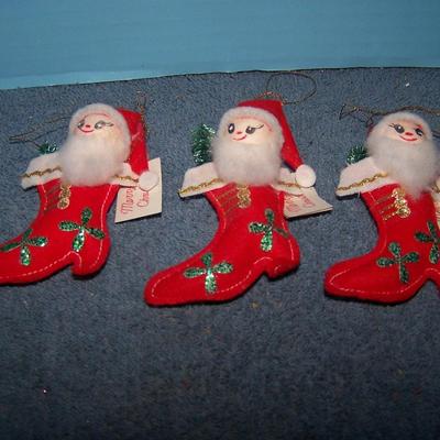 LOT 25 ADORABLE MCM CHRISTMAS SANTA MINI STOCKING ORNAMENTS