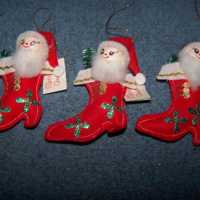 LOT 25 ADORABLE MCM CHRISTMAS SANTA MINI STOCKING ORNAMENTS