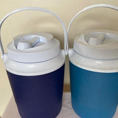 2 Rubbermaid drinking jugs