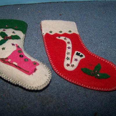 LOT 26 GREAT VINTAGE CHRISTMAS MINI STOCKING FELT ORNAMENTS