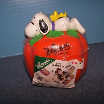 LOT 28 GREAT COLLECTABLE HOLIDAY SNOOPY WHITMAN'S ITEMS