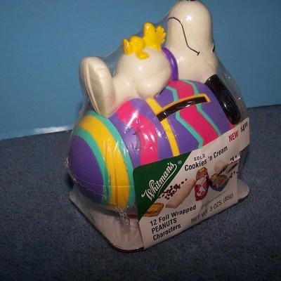 LOT 28 GREAT COLLECTABLE HOLIDAY SNOOPY WHITMAN'S ITEMS