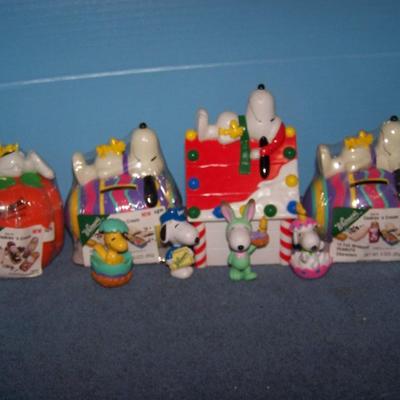 LOT 28 GREAT COLLECTABLE HOLIDAY SNOOPY WHITMAN'S ITEMS