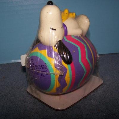 LOT 28 GREAT COLLECTABLE HOLIDAY SNOOPY WHITMAN'S ITEMS