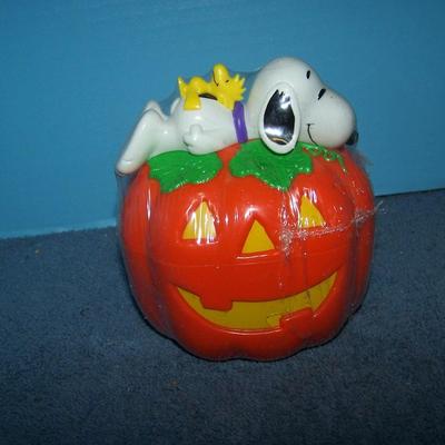LOT 28 GREAT COLLECTABLE HOLIDAY SNOOPY WHITMAN'S ITEMS