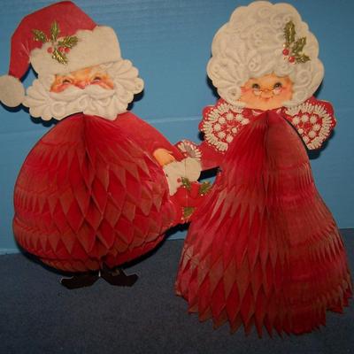 LOT 30 WONDERFUL MCM SANTA & MRS CLAUS HONEYCOMB DECORATIONS