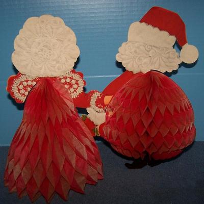 LOT 30 WONDERFUL MCM SANTA & MRS CLAUS HONEYCOMB DECORATIONS