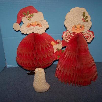 LOT 30 WONDERFUL MCM SANTA & MRS CLAUS HONEYCOMB DECORATIONS