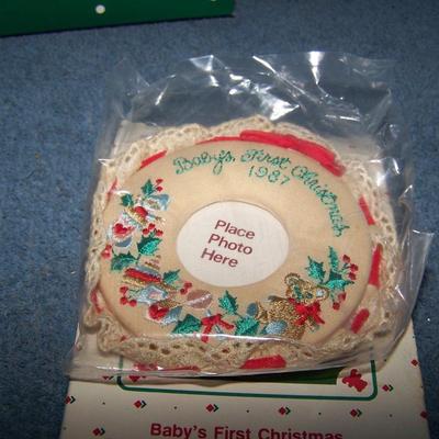 LOT 31 HALLMARK ORNAMENTS & HOOKED ON COLLECTING in BOXES