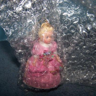 LOT 32 HALLMARK ORNAMENTS TONKA BEWITCHED plus