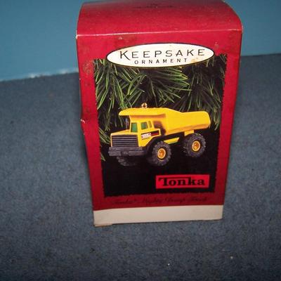 LOT 32 HALLMARK ORNAMENTS TONKA BEWITCHED plus