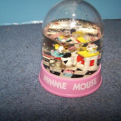 LOT 33 COLLECTABLE ORNAMENTS-- CAMPBELL'S/ANRI/COKE/ENESCO/SCHMID