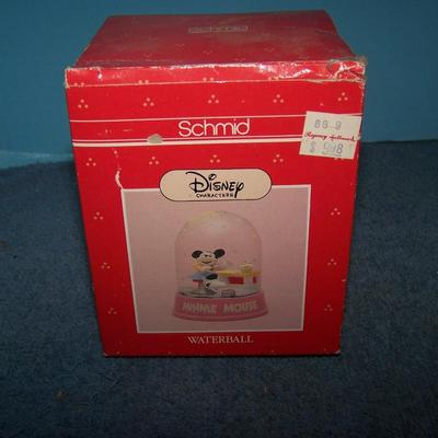 LOT 33 COLLECTABLE ORNAMENTS-- CAMPBELL'S/ANRI/COKE/ENESCO/SCHMID