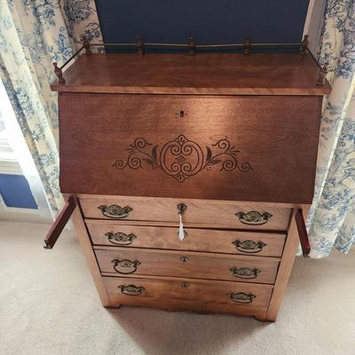 Antique Slant Front Writing Desk/Secretary 31x18x40