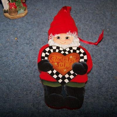 LOT 34 GREAT COLLECTABLE CHRISTMAS ORNAMENTS