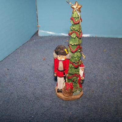 LOT 34 GREAT COLLECTABLE CHRISTMAS ORNAMENTS