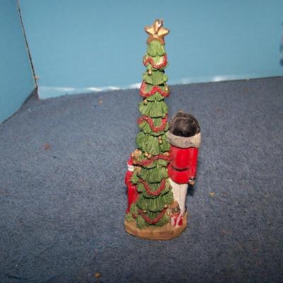 LOT 34 GREAT COLLECTABLE CHRISTMAS ORNAMENTS