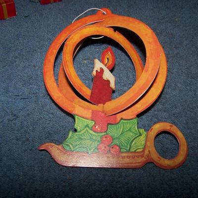 LOT 34 GREAT COLLECTABLE CHRISTMAS ORNAMENTS