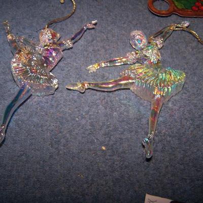LOT 34 GREAT COLLECTABLE CHRISTMAS ORNAMENTS