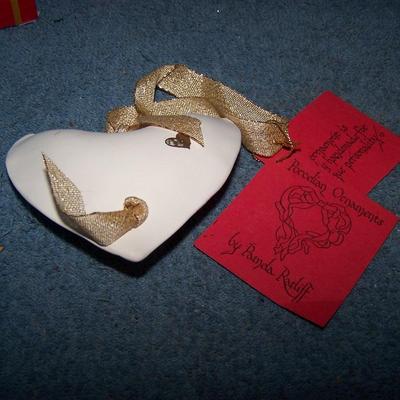 LOT 34 GREAT COLLECTABLE CHRISTMAS ORNAMENTS