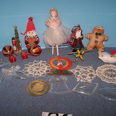 LOT 34 GREAT COLLECTABLE CHRISTMAS ORNAMENTS