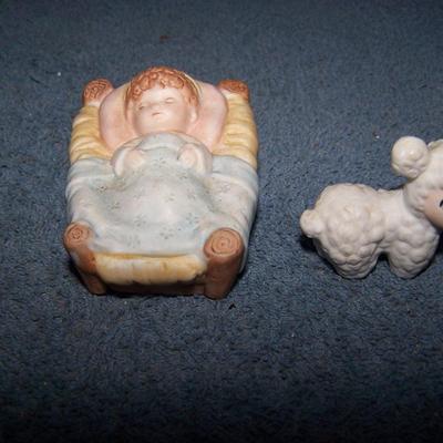 LOT 39 LOVELY COLLECTABLE NATIVITY FIGURINES HOMCO 5602