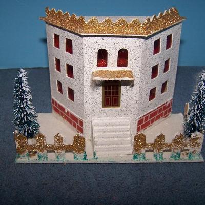 LOT 41 SPECTACULAR VINTAGE CHRISTMAS PUTZ LIGHTED VILLAGE BOX SET