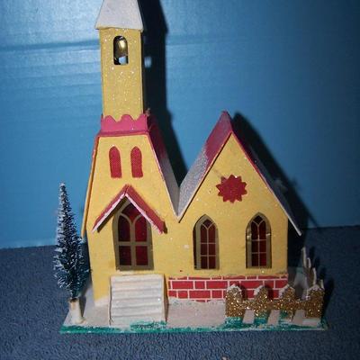 LOT 41 SPECTACULAR VINTAGE CHRISTMAS PUTZ LIGHTED VILLAGE BOX SET