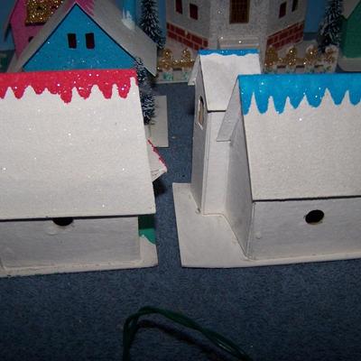 LOT 41 SPECTACULAR VINTAGE CHRISTMAS PUTZ LIGHTED VILLAGE BOX SET