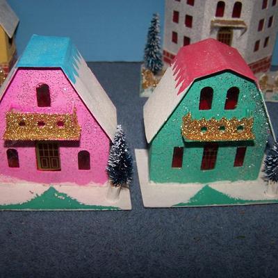 LOT 41 SPECTACULAR VINTAGE CHRISTMAS PUTZ LIGHTED VILLAGE BOX SET