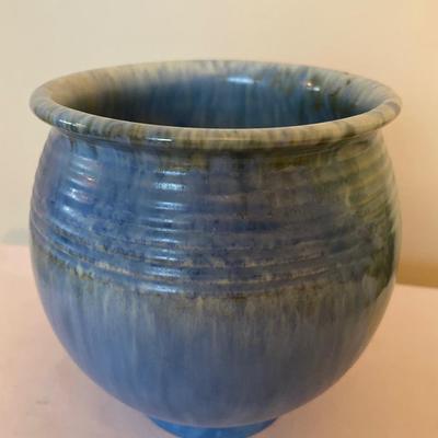 Roseville ribbed blue pot