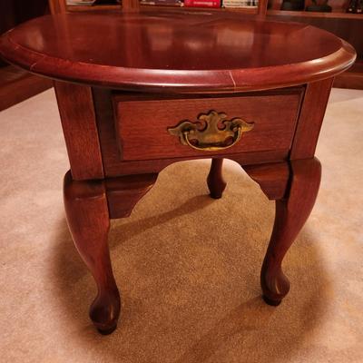 Oval Side Table w Drawer 22x27x21H