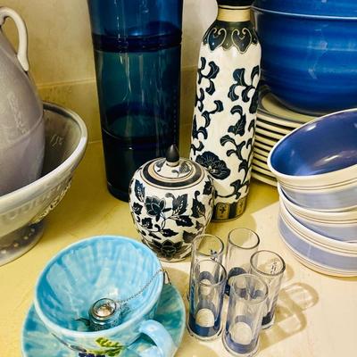 Sale Photo Thumbnail #84: Blue Vase Lot