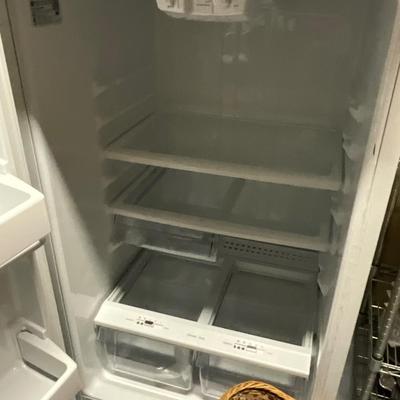 D1023 GE 17.5 cubic feet Top Freezer Refrigerator