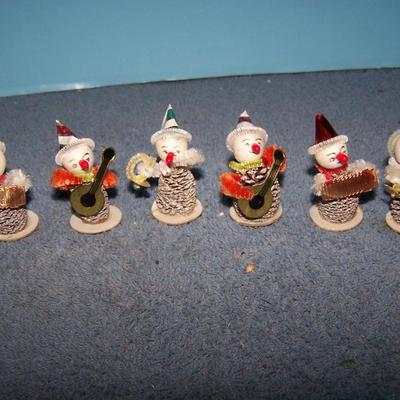 LOT 44 VINTAGE SUPER CUTE MINI PINECONE BAND/PEOPLE