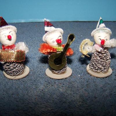 LOT 44 VINTAGE SUPER CUTE MINI PINECONE BAND/PEOPLE