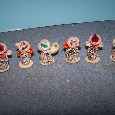 LOT 44 VINTAGE SUPER CUTE MINI PINECONE BAND/PEOPLE