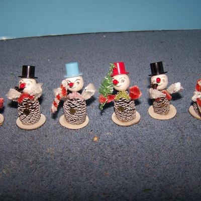 LOT 45 VINTAGE SUPER CUTE MINI PINE CONE PEOPLE