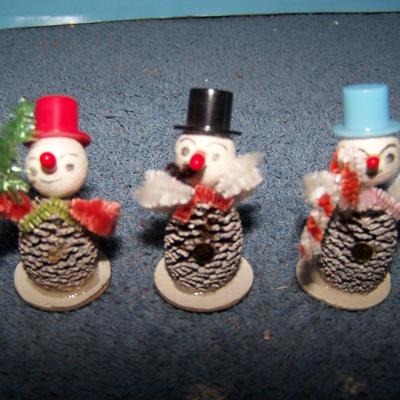 LOT 45 VINTAGE SUPER CUTE MINI PINE CONE PEOPLE