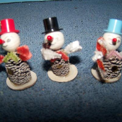 LOT 45 VINTAGE SUPER CUTE MINI PINE CONE PEOPLE