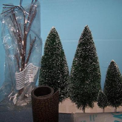 LOT 50 GREAT COLLECTABLE DEPT 56 VILLAGE LANDSCAPE TREES